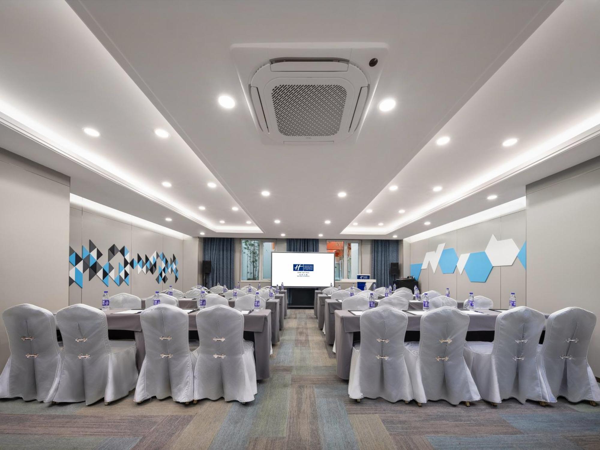 Holiday Inn Express Shangdi Beijing By Ihg L Next To Yuanmingyuan Park & Subway & Qinghe Railway Station & Beijing Sport University L Taxi 15 Minutes To Summer Palace & Peking University & Tsinghua University L 20 Minutes To Badaling Great Wall By Ra Eksteriør billede